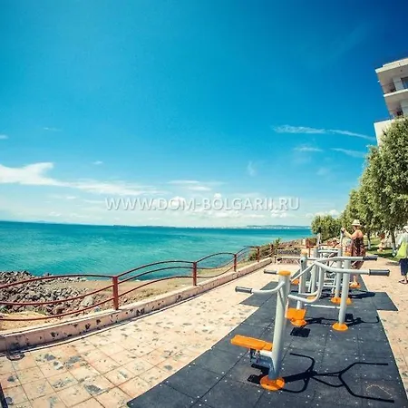 Crown Fort Black Coast Studio Apartment 엘레니테