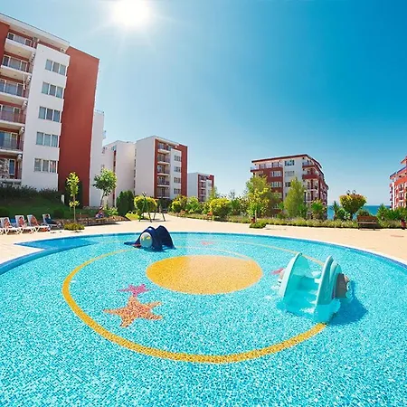 Crown Fort Black Coast Studio Apartment 아파트 엘레니테