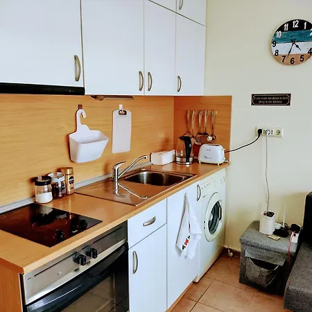 Crown Fort Black Coast Studio Apartment شقة النايت