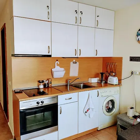 Crown Fort Black Coast Studio Apartment شقة النايت