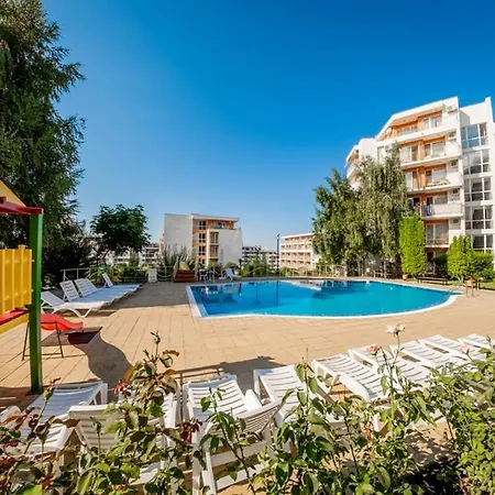 Crown Fort Black Coast Studio Apartment شقة النايت