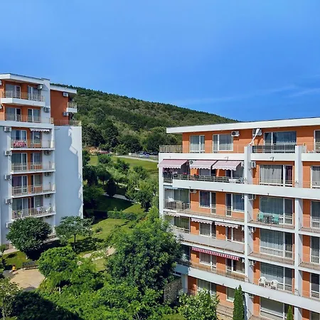 Crown Fort Black Coast Studio Apartment النايت