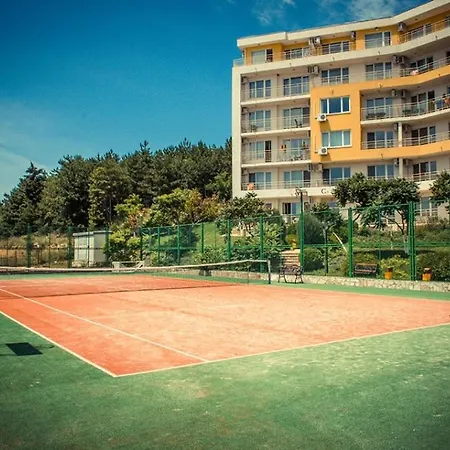 Crown Fort Black Coast Studio Apartment شقة *
